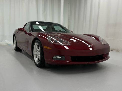 Used 2006 Chevrolet Corvette Coupe w/ Preferred Equipment Group image 1