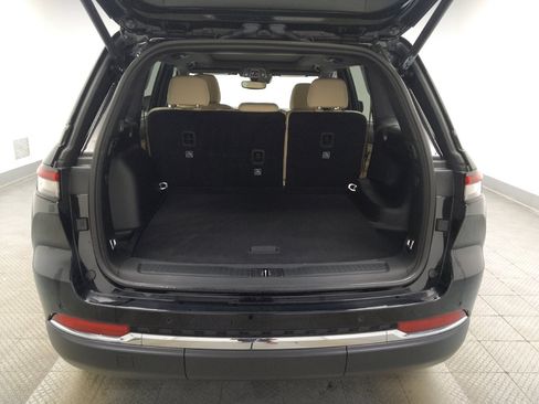 Used 2023 Jeep Grand Cherokee Limited AWD/4WD image 29