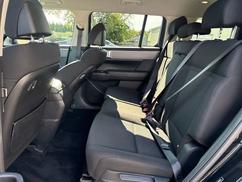 Used 2025 Hyundai Santa Fe SE FWD image 25