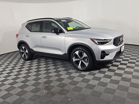 Certified 2024 Volvo XC40 B5 Plus w/ Protection Package Premier image 5