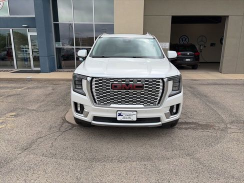Used 2021 GMC Yukon XL Denali w/ Denali Ultimate Package AWD/4WD image 3