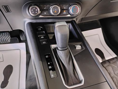 Used 2025 Nissan Kicks SV w/ SV Premium Package image 44