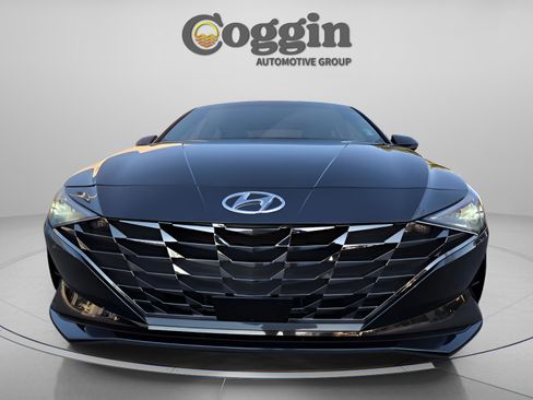 Used 2023 Hyundai Elantra Limited image 5