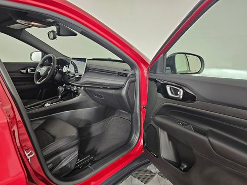 New 2026 Jeep Compass Latitude AWD/4WD image 35
