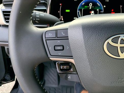 Used 2025 Toyota Camry SE w/ Multimedia Upgrade Package image 23