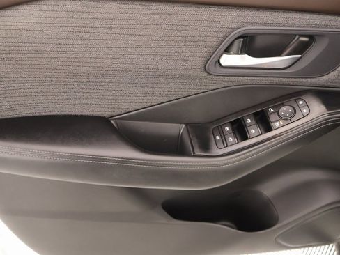 Used 2023 Nissan Rogue SV image 14