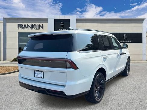 New 2027 Lincoln Navigator Reserve w/ Jet Appearance Package AWD/4WD image 7