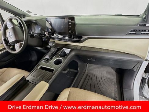Certified 2023 Toyota Sienna Limited image 26