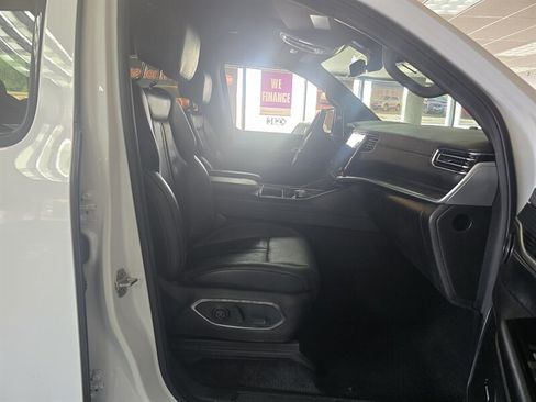 Used 2023 Jeep Wagoneer L Series III RWD image 16
