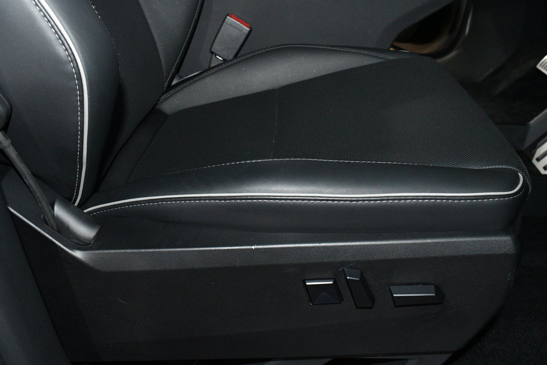 Used 2024 Tesla Cybertruck AWD Crew Cab image 14