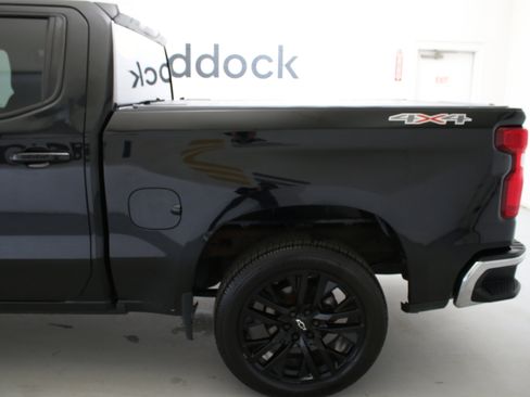 Used 2022 Chevrolet Silverado 1500 LT AWD/4WD image 6