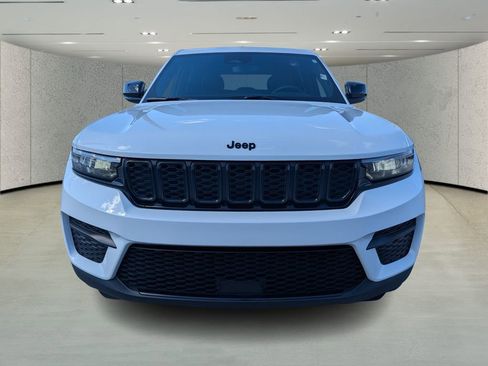 Used 2023 Jeep Grand Cherokee Altitude image 8