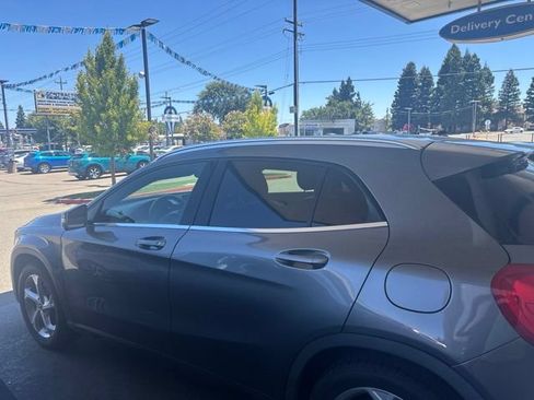 Used 2018 Mercedes-Benz GLA 250 4MATIC image 4