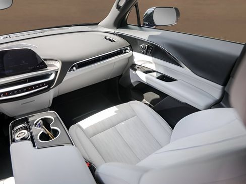 Certified 2025 Cadillac Lyriq Sport w/ LPO, Floor Liner Package AWD/4WD image 25