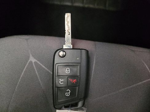 Used 2025 Volkswagen Jetta Sport image 32