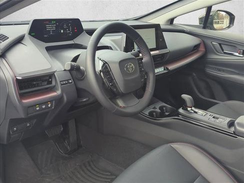 Used 2025 Toyota Prius Plug-In Hybrid image 9