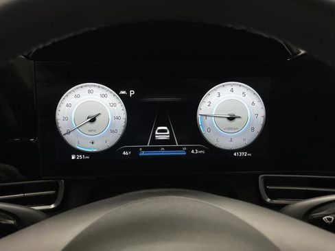 Used 2021 Hyundai Elantra Limited image 17