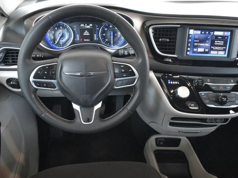 Used 2022 Chrysler Voyager LX FWD image 14