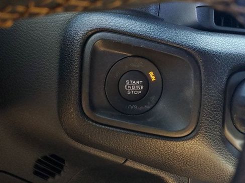 Certified 2024 Jeep Wrangler Unlimited w/ Convenience Group AWD/4WD image 31