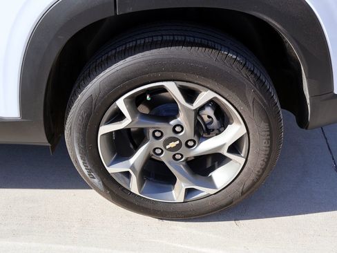 Used 2025 Chevrolet Trax LT image 10