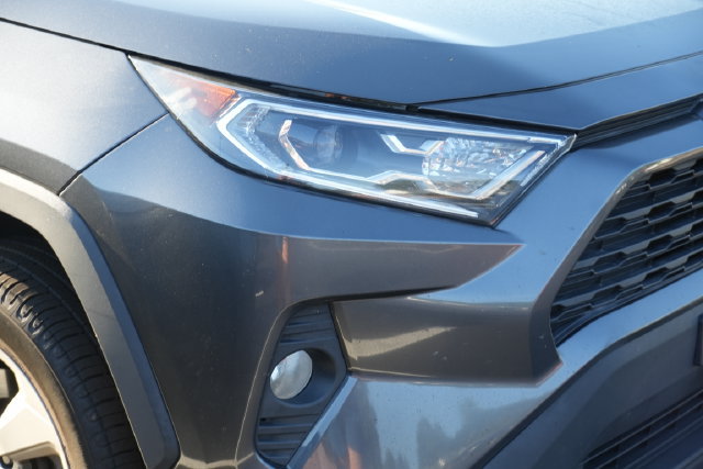 Used 2021 Toyota RAV4 XLE Premium AWD/4WD image 4