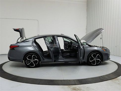 Used 2025 Nissan Altima 2.5 SR image 16