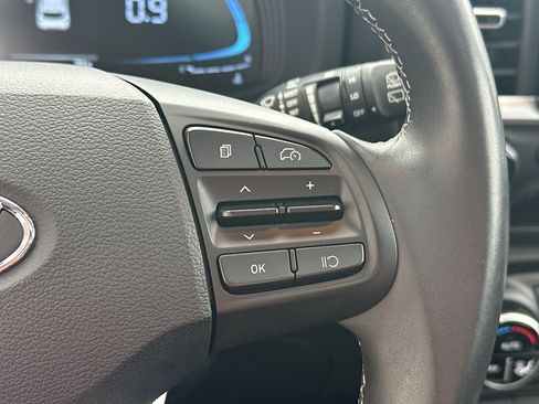Used 2025 Hyundai Venue SEL FWD image 15