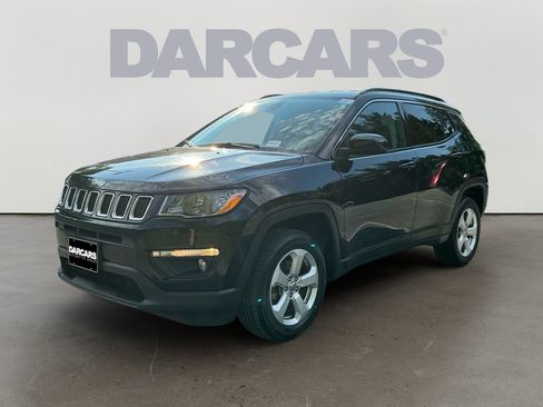 Used 2020 Jeep Compass Latitude w/ Cold Weather Group AWD/4WD image 3