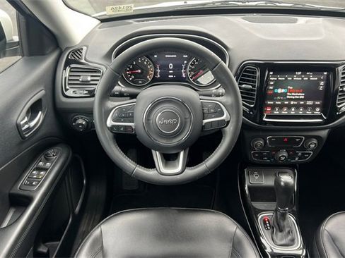 Used 2019 Jeep Compass Latitude image 17