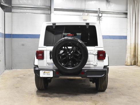 Used 2025 Jeep Wrangler Sahara image 25