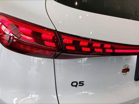 Used 2025 Audi Q5 Premium w/ Convenience Package AWD/4WD image 23