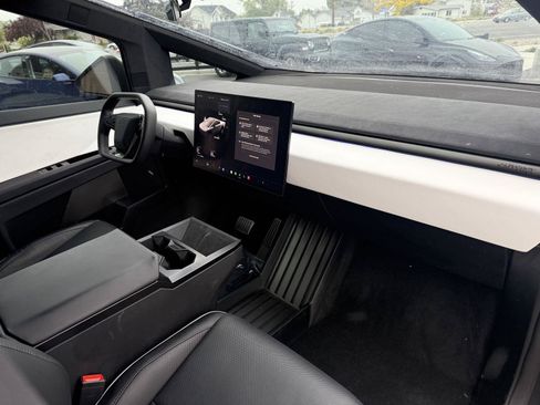 Used 2024 Tesla Cybertruck Cyberbeast AWD/4WD image 25