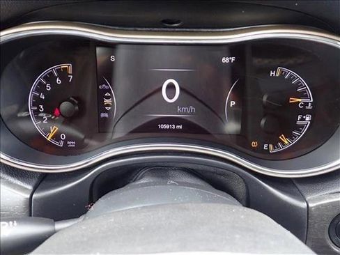 Used 2017 Jeep Grand Cherokee Limited w/ Luxury Group II image 25