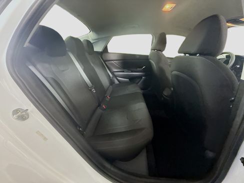 Used 2022 Hyundai Elantra SE FWD image 26