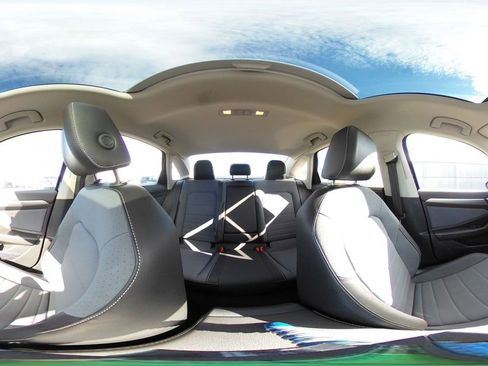 Used 2025 Volkswagen Jetta SE image 41