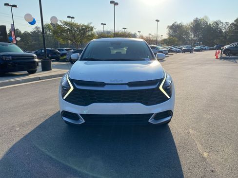 Used 2024 Kia Sportage LX image 1