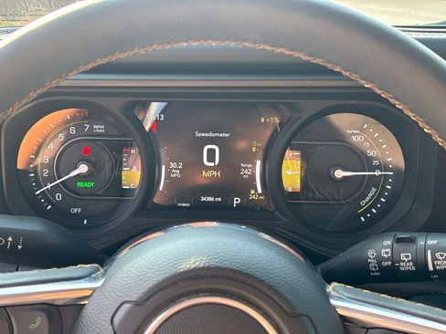 Used 2024 Jeep Wrangler Unlimited Sahara w/ Safety Group AWD/4WD image 17