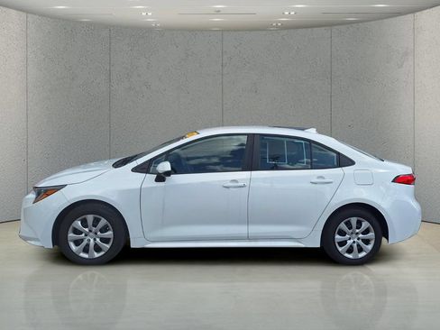 Used 2024 Toyota Corolla LE FWD image 2