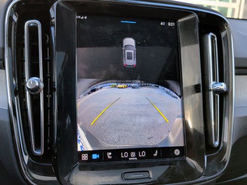 Used 2025 Volvo XC40 B5 Core image 26