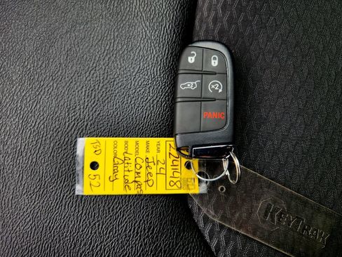 Used 2024 Jeep Compass Latitude w/ Convenience Group image 28