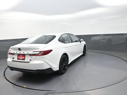 Used 2025 Toyota Camry SE w/ Convenience Package image 14