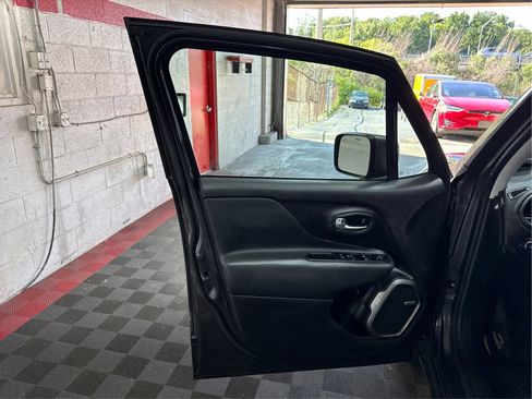 Used 2021 Jeep Renegade Limited w/ Sun & Sound Group AWD/4WD image 19