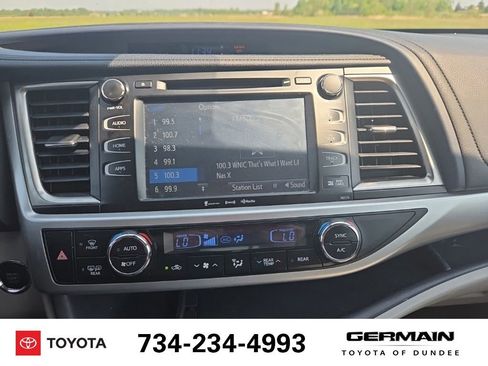 Used 2017 Toyota Highlander XLE w/ Carpet Mat Package AWD/4WD image 24