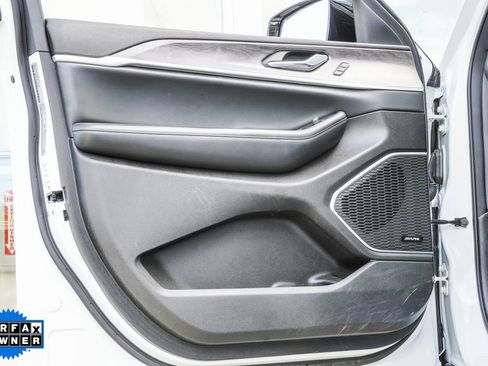 Used 2024 Jeep Grand Cherokee Limited 4xe image 16