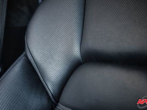 Used 2015 Porsche Cayenne Turbo image 27