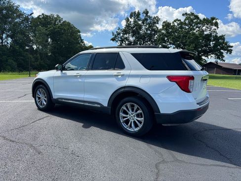 Used 2020 Ford Explorer XLT w/ Equipment Group 202A AWD/4WD image 3