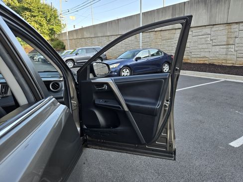 Used 2014 Toyota RAV4 Limited FWD image 22