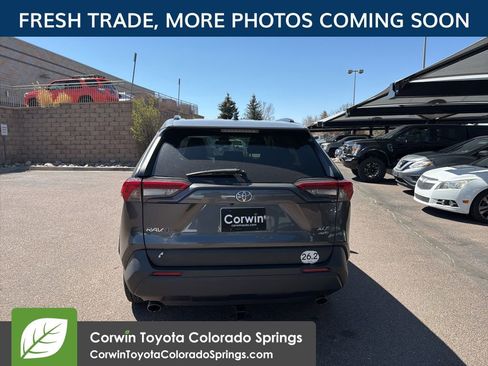 Used 2019 Toyota RAV4 XLE AWD/4WD image 4