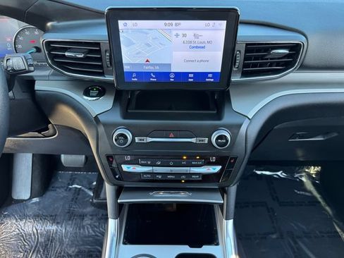 Used 2020 Ford Explorer XLT w/ Equipment Group 202A AWD/4WD image 26