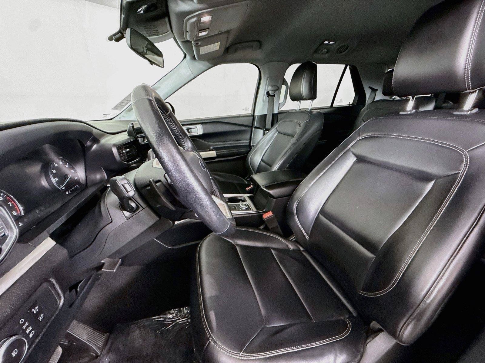 Used 2021 Ford Explorer XLT w/ Equipment Group 202A AWD/4WD image 3